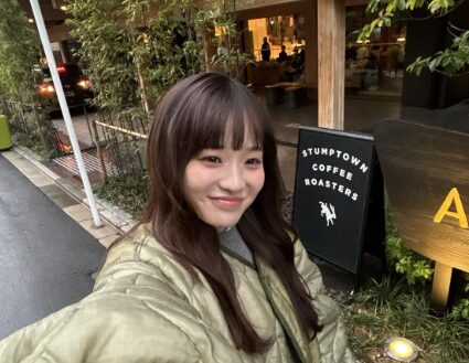 自撮りしている森迫永依