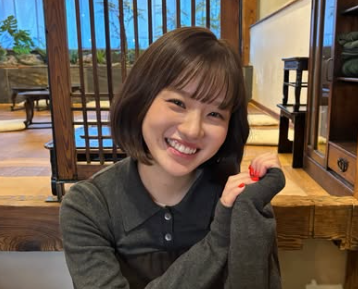 笑っている森迫永依