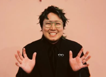 笑っているこっちのけんと