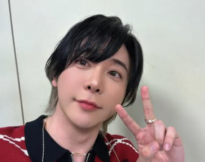 化粧している大森元貴