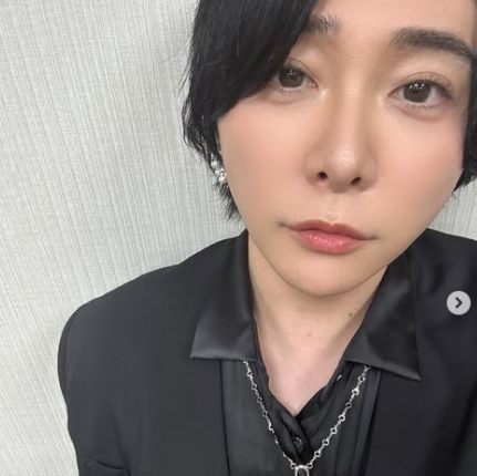 メイクをしている大森元貴