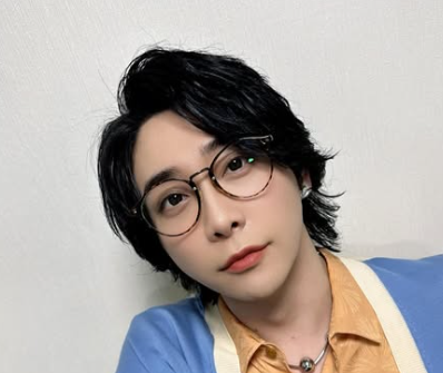 笑っている大森元貴