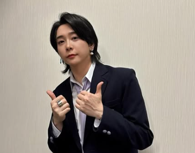 笑っている大森元貴
