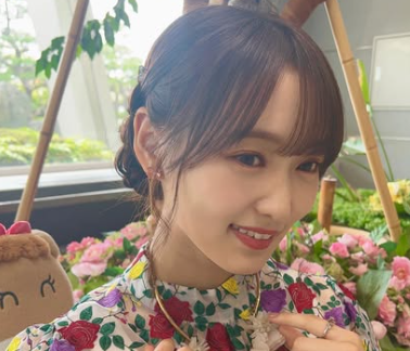 笑っている菅井友香