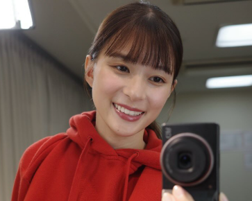カメラを持っている芳根京子