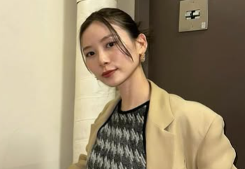 笑っている朝日奈央