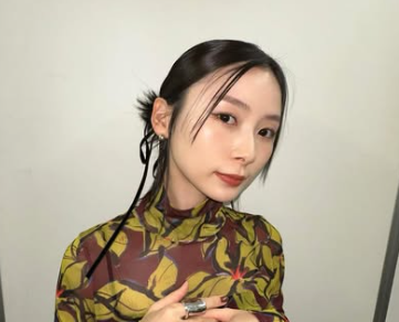 笑っている朝日奈央
