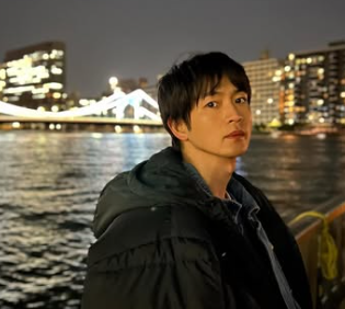 笑っている松下洸平