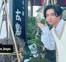 笑っている千葉雄大